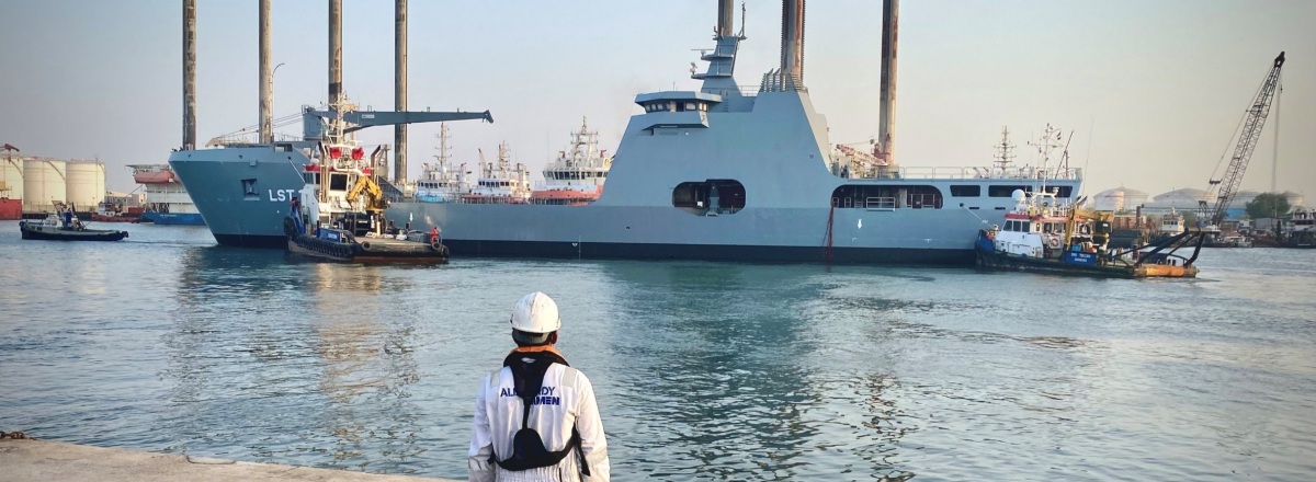 Damen bota un LST para la armada de Nigeria